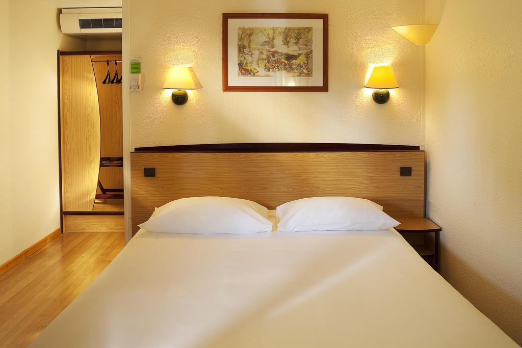 Hotel Campanile Centre Mas-carbonnel 3*
