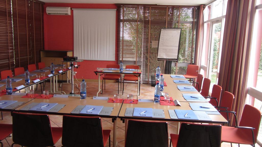 Hotel Campanile Centre Mas-carbonnel 3*