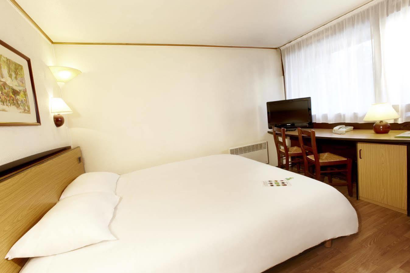 Campanile Centre Mas-carbonnel 3*